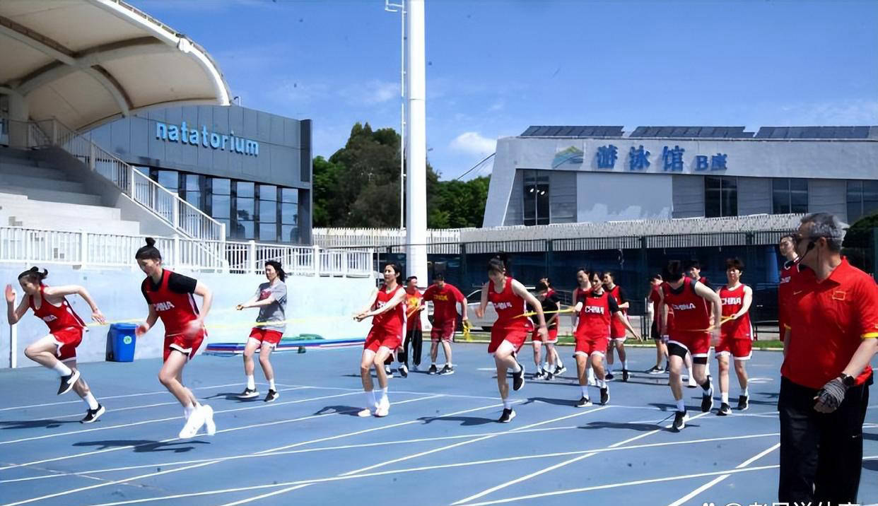 格鲁吉亚女篮备战地区锦标赛